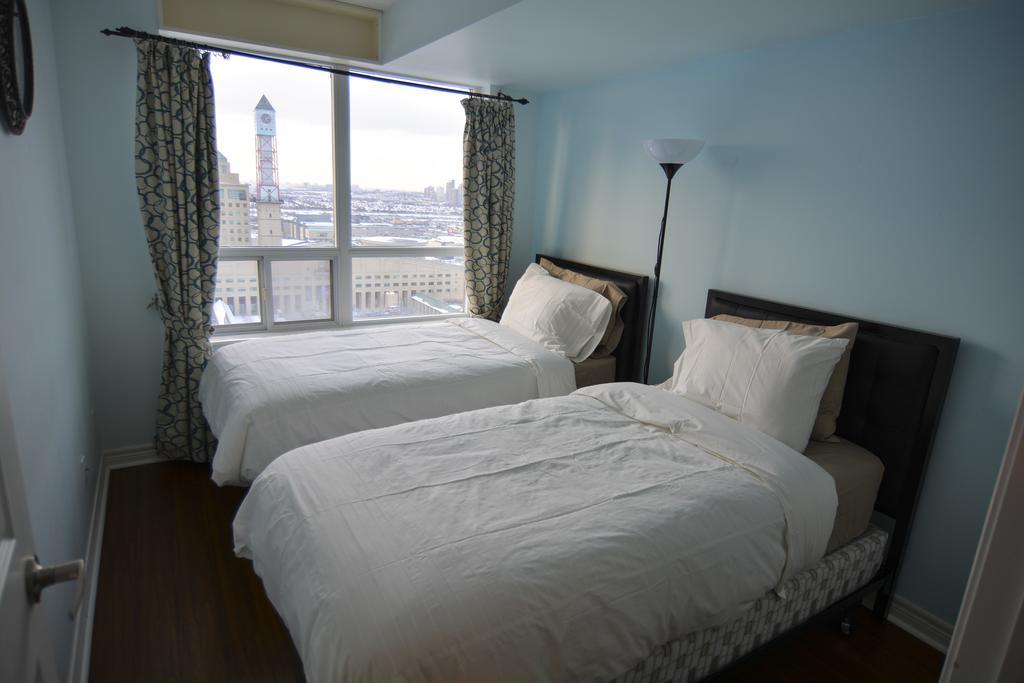 Maplewood Suites - Square One Mississauga Szoba fotó
