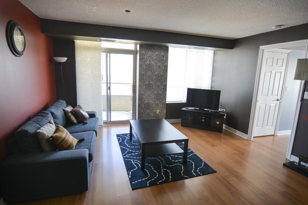 Maplewood Suites - Square One Mississauga Szoba fotó