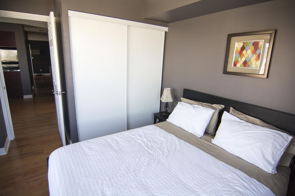 Maplewood Suites - Square One Mississauga Szoba fotó