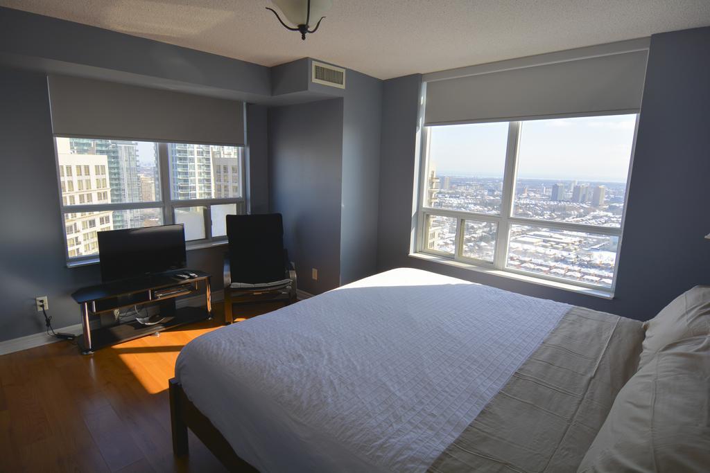 Maplewood Suites - Square One Mississauga Szoba fotó