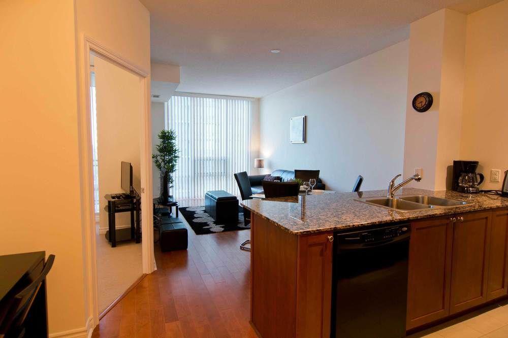 Maplewood Suites - Square One Mississauga Kültér fotó