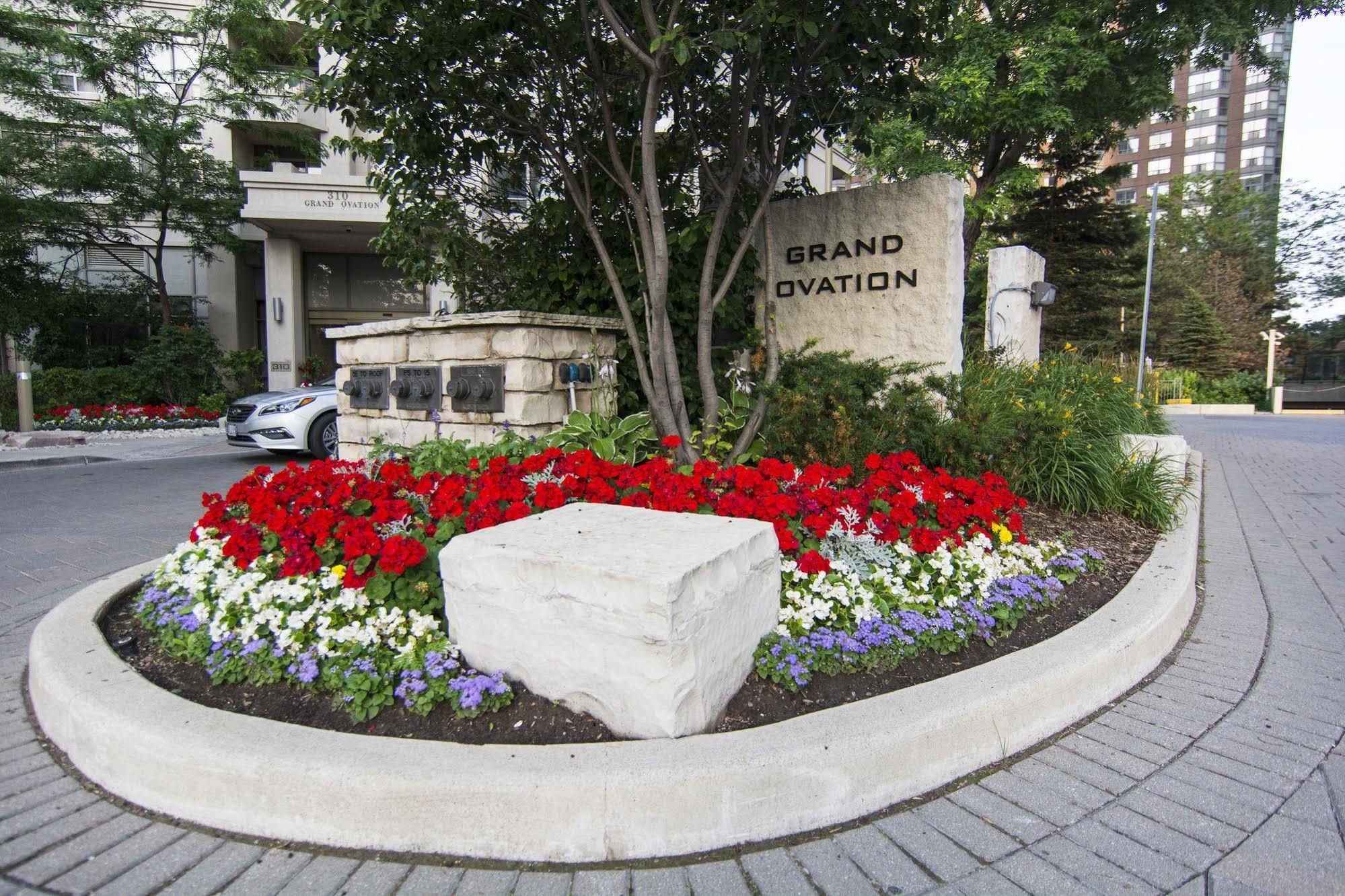 Maplewood Suites - Square One Mississauga Kültér fotó